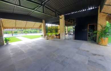 Imagem: A casa possui 3 Dormitórios, 2 Banheiros, 2 Vagas na garagem