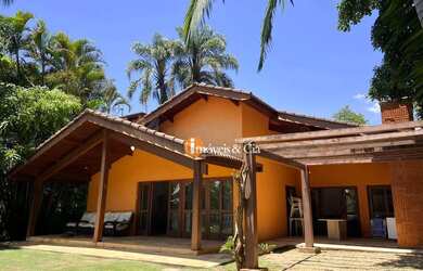 Imagem: A casa em condomínio possui 4 Dormitórios, 3 Banheiros, 5