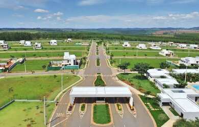 Imagem: O terreno possui 300m² de Área e está localizado em Terras