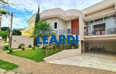 Imagem: A casa em condomínio possui 4 Dormitórios, 5 Banheiros, 4