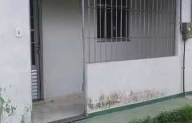 Imagem: A casa possui 2 Dormitórios, 2 Banheiros, 2 Vagas na garagem