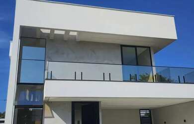 Imagem: A casa em condomínio possui 4 Dormitórios, 5 Banheiros, 281m²