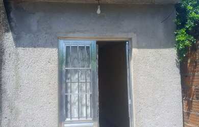 Imagem: A casa possui 1 Dormitório, 1 Banheiro e está localizado