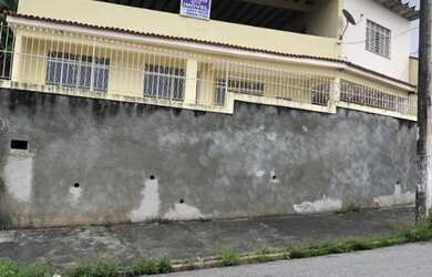 Imagem: O depósito possui 3 Vagas na garagem e 284m² de Área e está