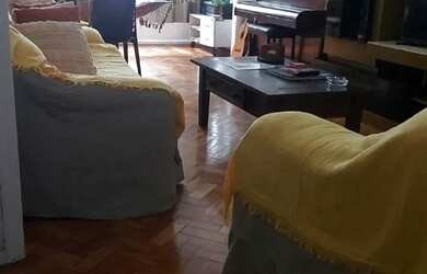 Imagem: O apartamento possui 2 Dormitórios, Acomodam 6 pessoas e está