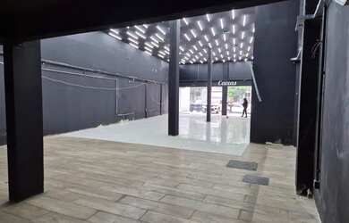 Imagem: O depósito possui 2 Vagas na garagem, 290m² de Área e está