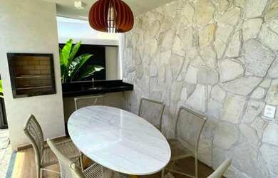 Imagem: A casa possui 3 Dormitórios, 2 Banheiros, 2 Vagas na garagem