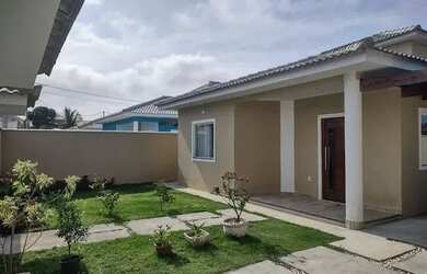 Imagem: A casa possui 3 Dormitórios, 3 Banheiros, 4 Vagas na garagem