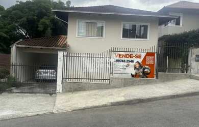 Imagem: A casa possui 3 Dormitórios, 2 Banheiros, 1 Vaga na garagem