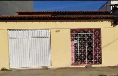 Imagem: A casa possui 2 Dormitórios, 1 Banheiro, 1 Vaga na garagem