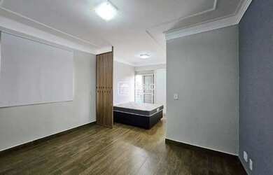 Imagem: O apartamento possui 1 Dormitório, 1 Banheiro, 1 Vaga na garagem