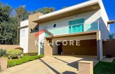 Imagem: A casa em condomínio possui 5 Dormitórios, 5 Banheiros, 4