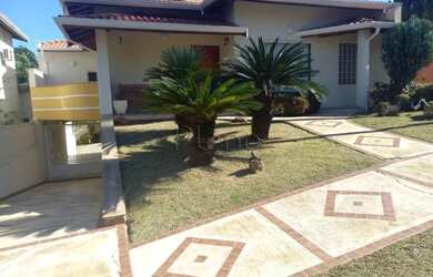 Imagem: A casa em condomínio possui 5 Dormitórios, 3 Banheiros, 5