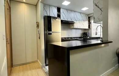 Imagem: O apartamento possui 2 Dormitórios, 1 Banheiro, 1 Vaga na garagem