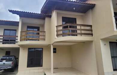 Imagem: A casa em condomínio possui 3 Dormitórios, 3 Banheiros, 1