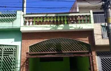 Imagem: A casa possui 3 Dormitórios, 2 Banheiros, 2 Vagas na garagem