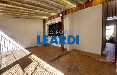 Imagem: A casa possui 5 Dormitórios, 3 Banheiros, 2 Vagas na garagem