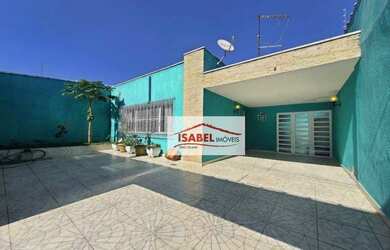 Imagem: A casa possui 4 Dormitórios, 3 Banheiros, 4 Vagas na garagem