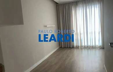 Imagem: O depósito possui 2 Vagas na garagem e 37m² de Área e está