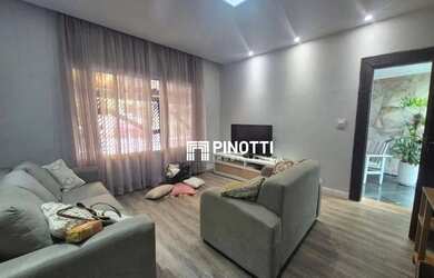 Imagem: A casa possui 3 Dormitórios, 2 Banheiros, 3 Vagas na garagem