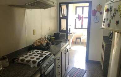 Imagem: O apartamento possui 3 Dormitórios, 1 Banheiro, 1 Vaga na garagem