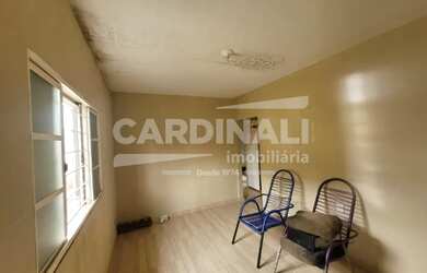 Imagem: A casa possui 2 Dormitórios, 1 Banheiro, 1 Vaga na garagem