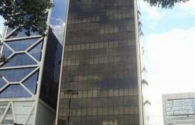 Imagem: O depósito possui 2 Vagas na garagem, 377m² de Área e está