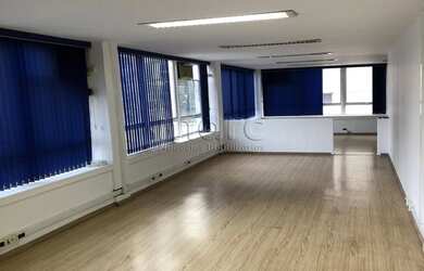 Imagem: O depósito possui 2 Vagas na garagem, 120m² de Área e está