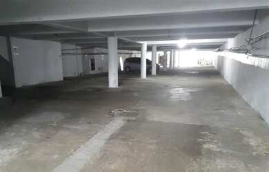 Imagem: O depósito possui 5 Vagas na garagem, 1.950m² de Área e