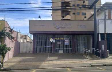 Imagem: O depósito possui 3 Vagas na garagem, 220m² de Área e está