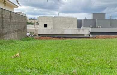 Imagem: O terreno à venda possui 440m² de Área e está localizado