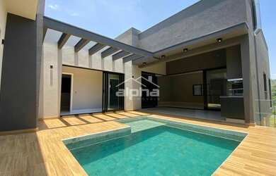 Imagem: A casa em condomínio possui 4 Dormitórios, 4 Banheiros, 284m²