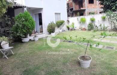 Imagem: A casa possui 2 Dormitórios, 1 Banheiro, 2 Vagas na garagem