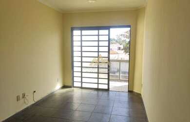 Imagem: O apartamento possui 3 Dormitórios, 1 Banheiro, 1 Vaga na garagem