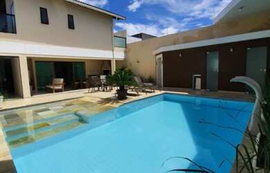 Imagem: A casa possui 5 Dormitórios, 5 Banheiros, 4 Vagas na garagem