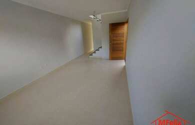 Imagem: A casa possui 3 Dormitórios, 2 Banheiros, 2 Vagas na garagem