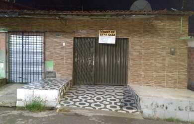 Imagem: A casa possui 2 Dormitórios, 1 Banheiro, 1 Vaga na garagem