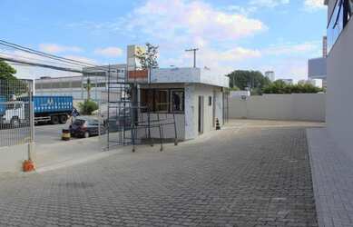 Imagem: O depósito possui 5 Vagas na garagem, 6.000m² de Área e