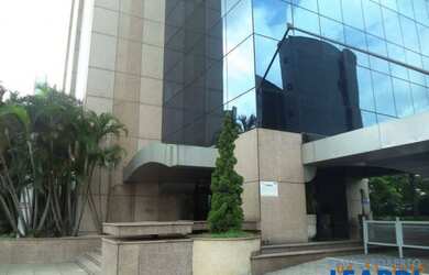 Imagem: O depósito possui 5 Vagas na garagem, 387m² de Área e está