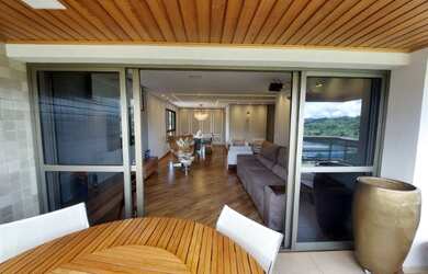 Imagem: O apartamento possui 4 Dormitórios, 5 Banheiros, 3 Vagas na