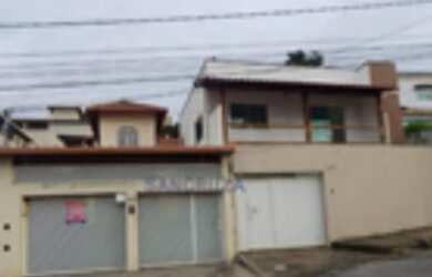 Imagem: A casa possui 3 Dormitórios, 2 Banheiros, 3 Vagas na garagem