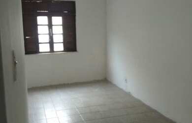 Imagem 1: Aluguel 2/4 - Térreo. Varanda, 1 Banheiroe2 Dormitórios