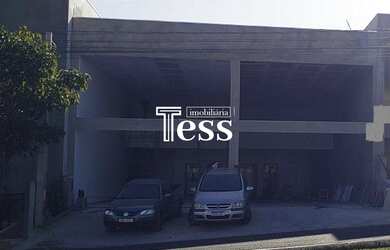 Imagem: O depósito possui 3 Vagas na garagem e 157m² de Área e está