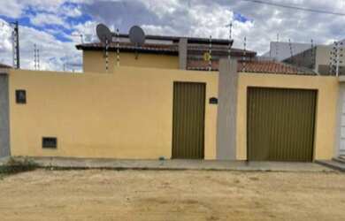 Imagem: A casa possui 3 Dormitórios, 1 Banheiro, 92m² de Área e