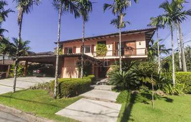 Imagem: A casa em condomínio possui 5 Dormitórios, 5 Banheiros, 4