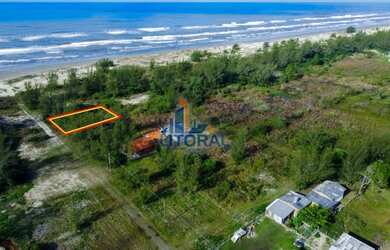 Imagem: O terreno possui 300m² de Área e está localizado em Balneário