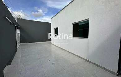 Imagem: A casa possui 2 Dormitórios, 1 Banheiro, 5 Vagas na garagem