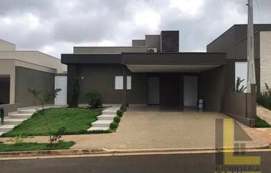 Imagem: A casa em condomínio possui 3 Dormitórios, 3 Banheiros, 4