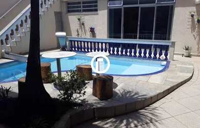 Imagem: A casa possui 5 Dormitórios, 5 Banheiros, 5 Vagas na garagem