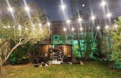 Imagem: A casa possui 3 Dormitórios, 5 Banheiros, 4 Vagas na garagem